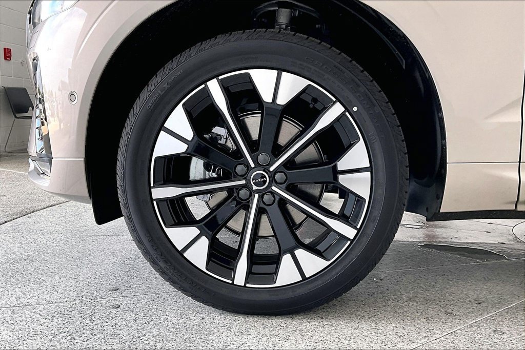 New 2026 Volvo XC60 B5 Plus w/ Protection Package Premier AWD/4WD image 28