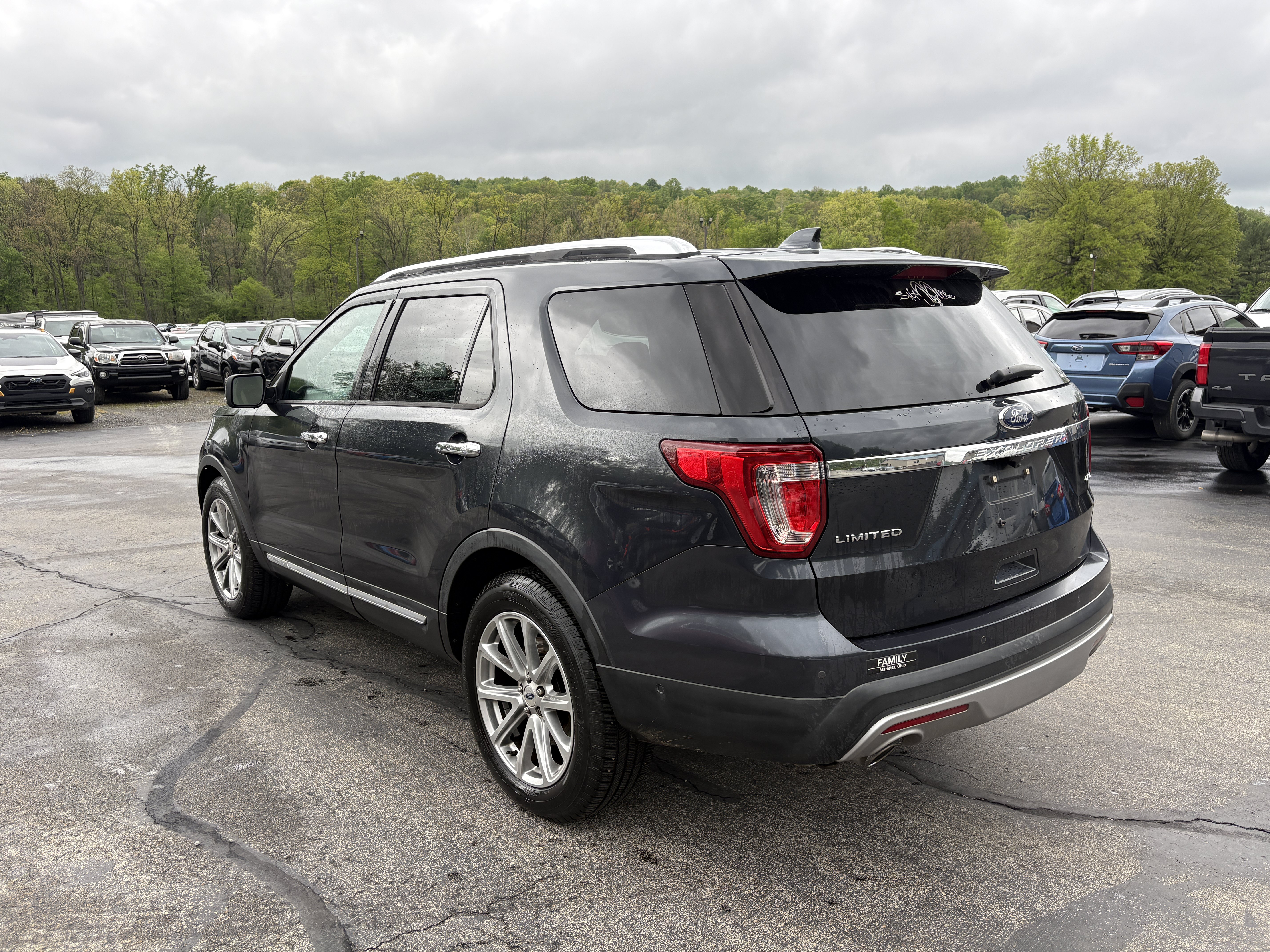 Used 2017 Ford Explorer Limited w/ Equipment Group 301A AWD/4WD image 3
