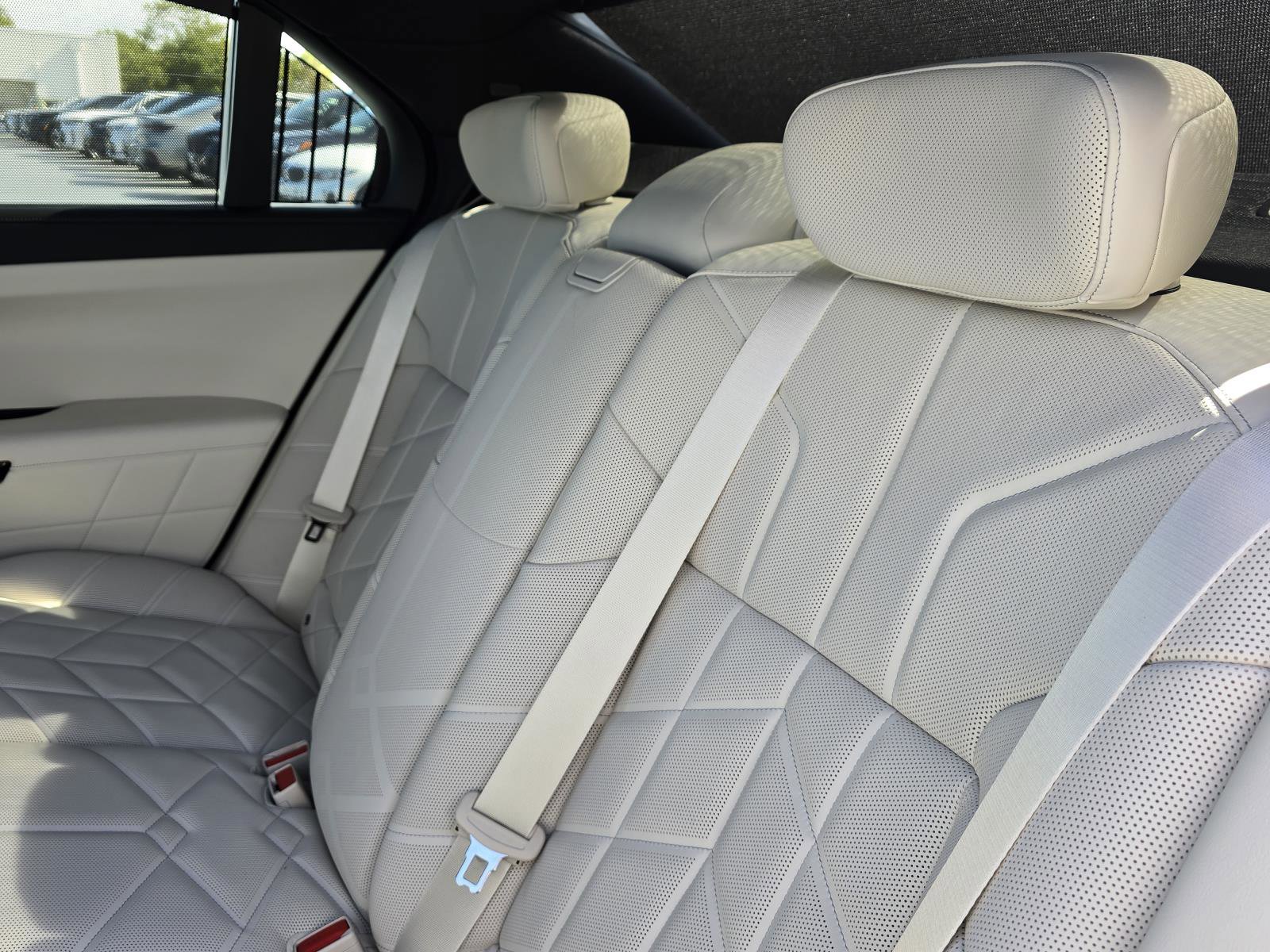 New 2026 BMW 750e xDrive image 15