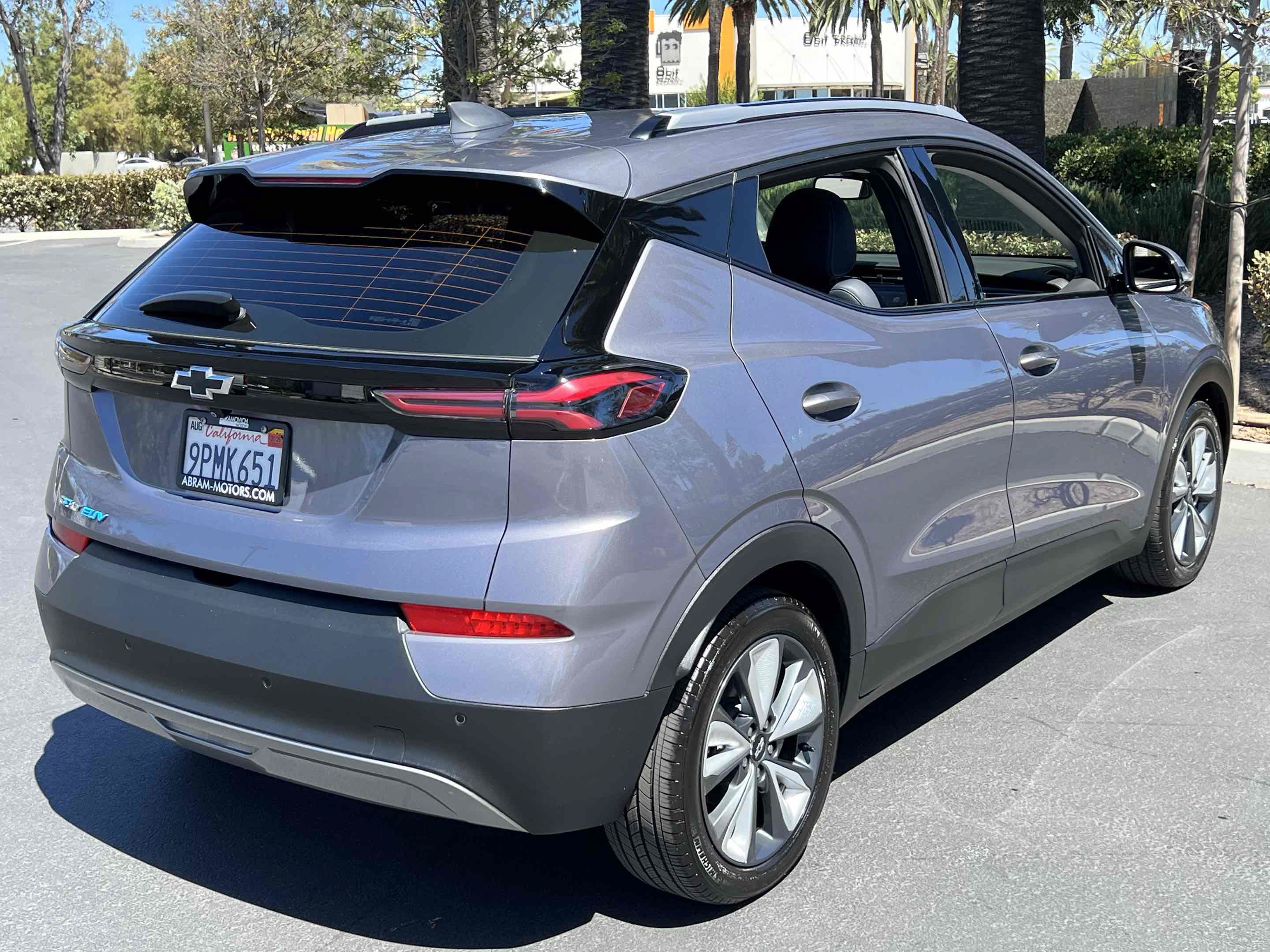 Used 2022 Chevrolet Bolt EUV LT w/ Convenience Package FWD image 17