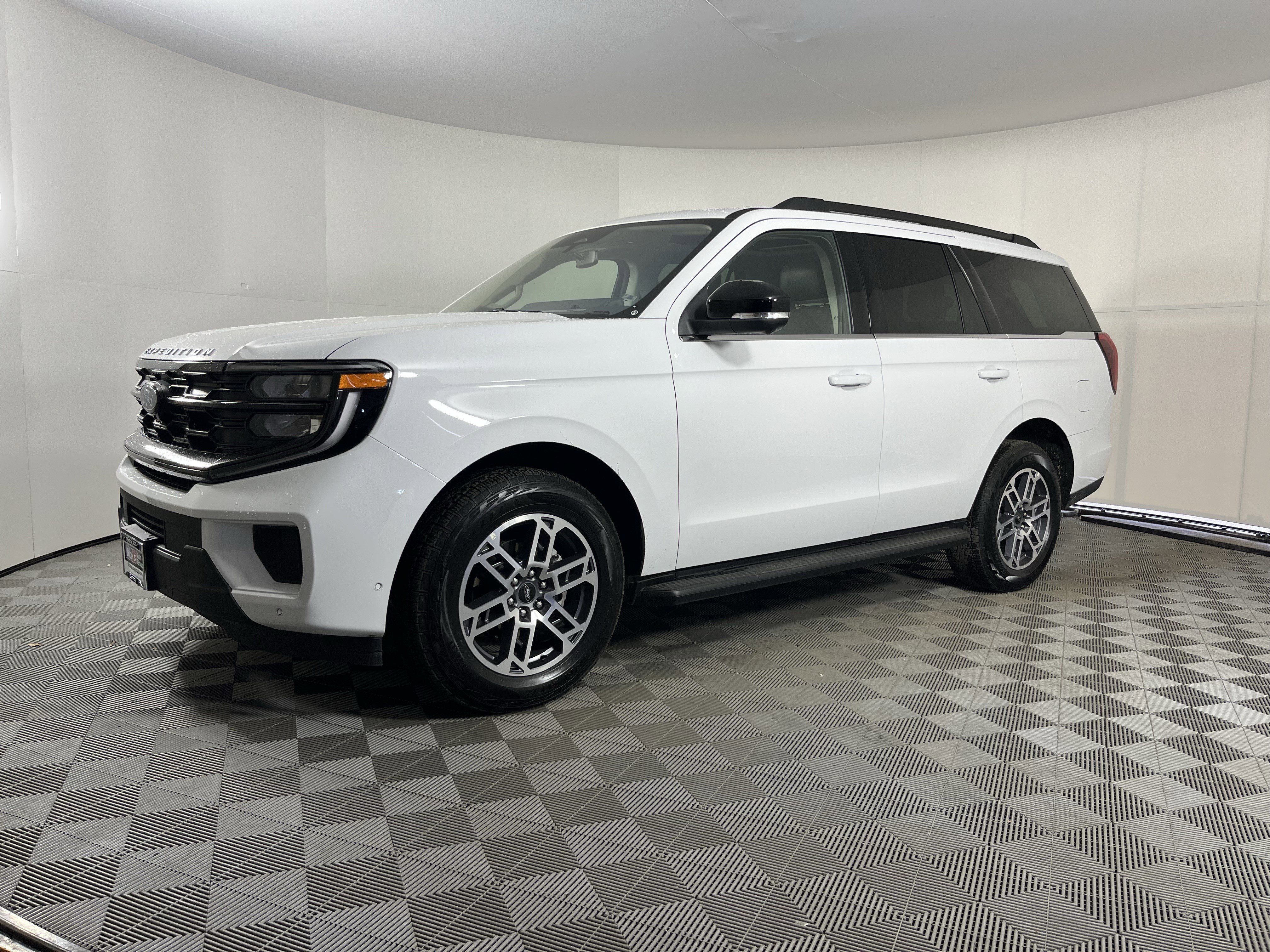 Used 2025 Ford Expedition Active video 2