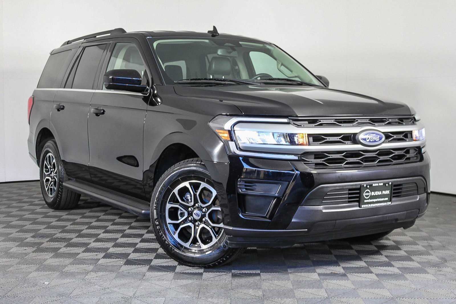 Used 2024 Ford Expedition XLT image 3