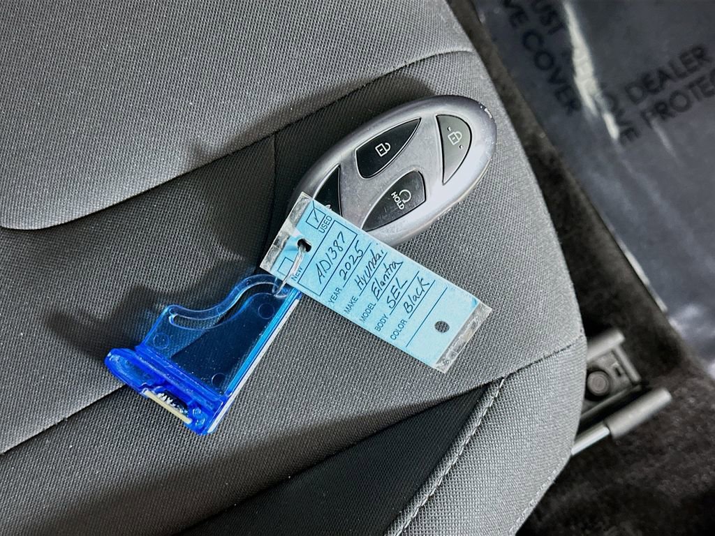 Used 2025 Hyundai Elantra SEL FWD image 35