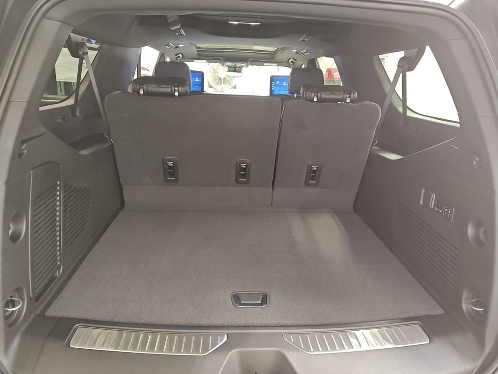 New 2026 Chevrolet Suburban High Country image 32