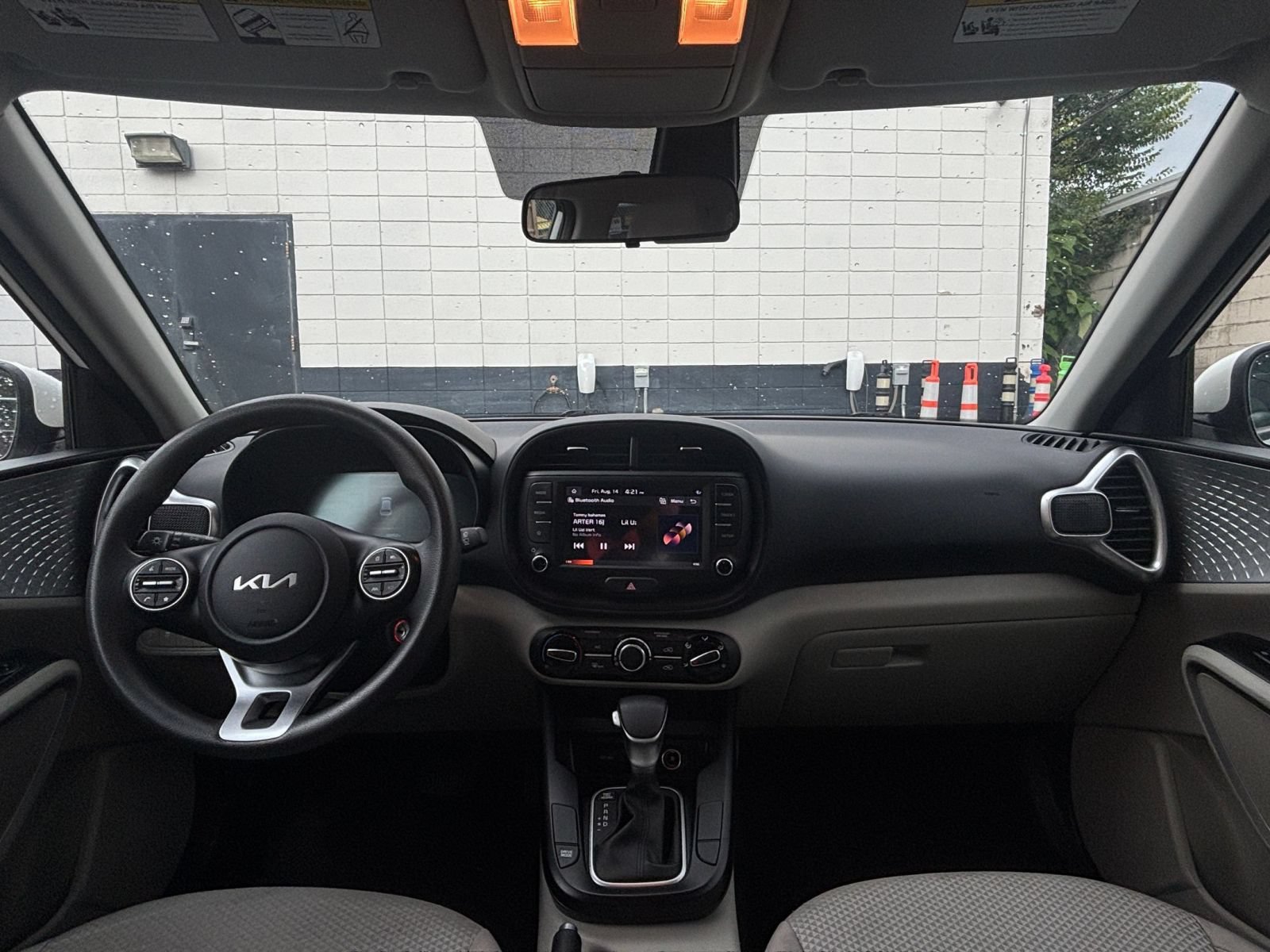 Used 2025 Kia Soul LX w/ LX Technology Package FWD image 29