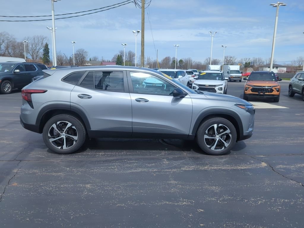 Certified 2024 Chevrolet Trax RS w/ Driver Confidence Package image 11