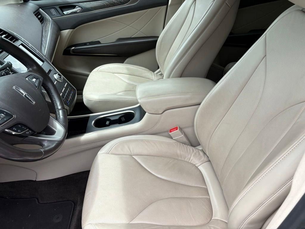 Used 2019 Lincoln MKC Reserve w/ MKC Technology Package FWD image 11