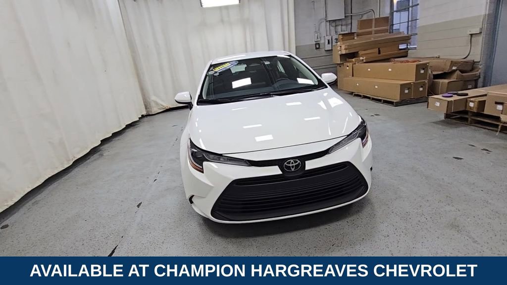 Used 2025 Toyota Corolla LE image 3