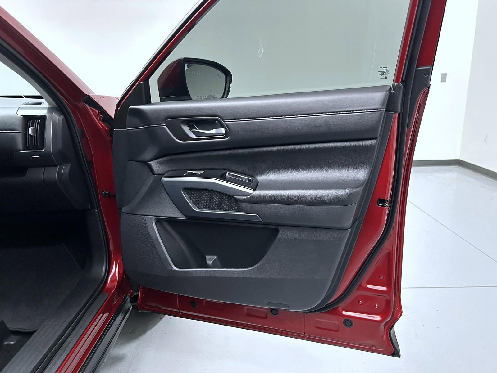 Used 2024 Nissan Pathfinder SL w/ SL Premium Package image 16