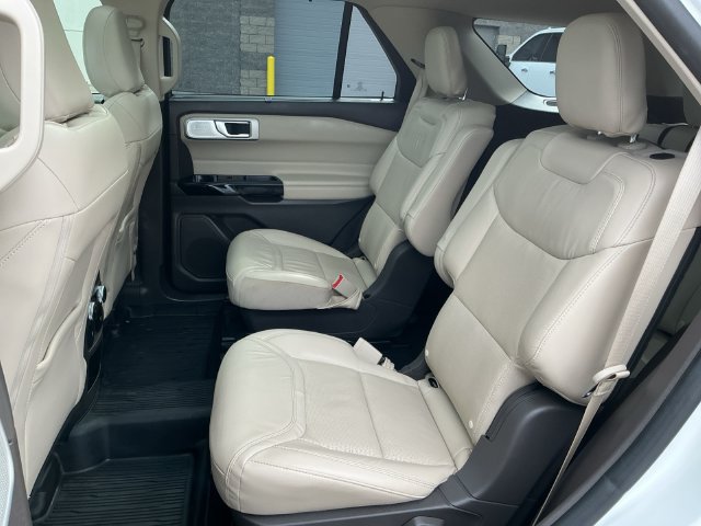 Used 2021 Ford Explorer Platinum w/ Equipment Group 601A AWD/4WD image 22