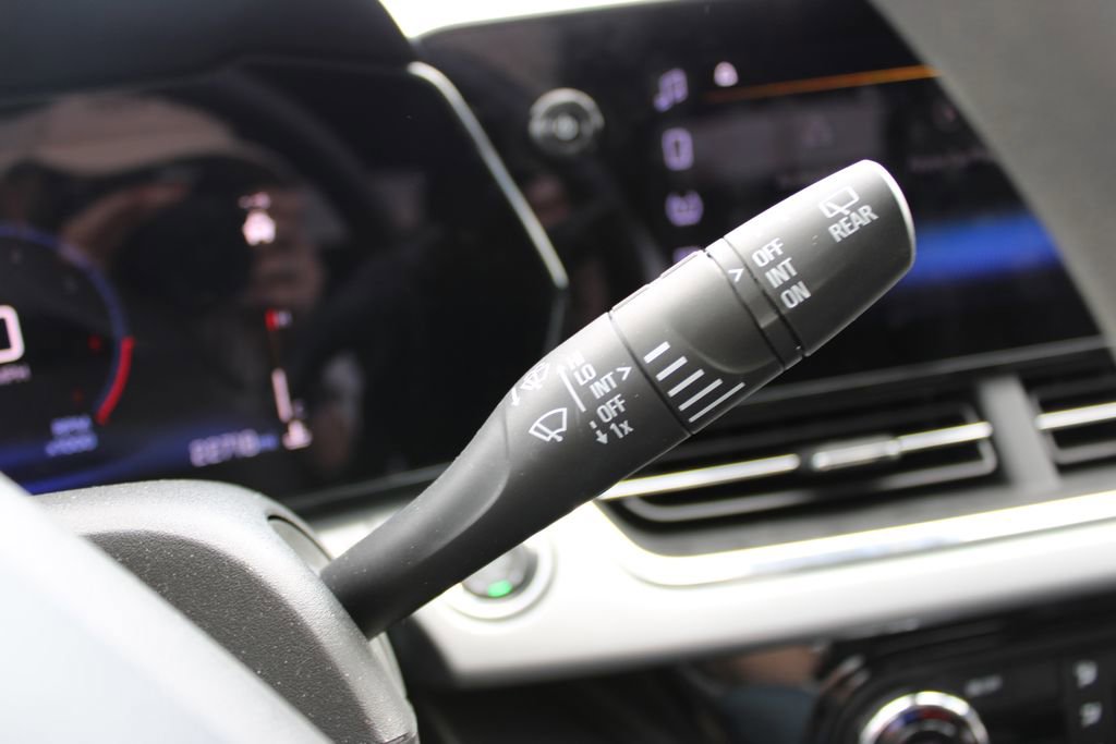 Used 2025 Chevrolet Trax LT image 36