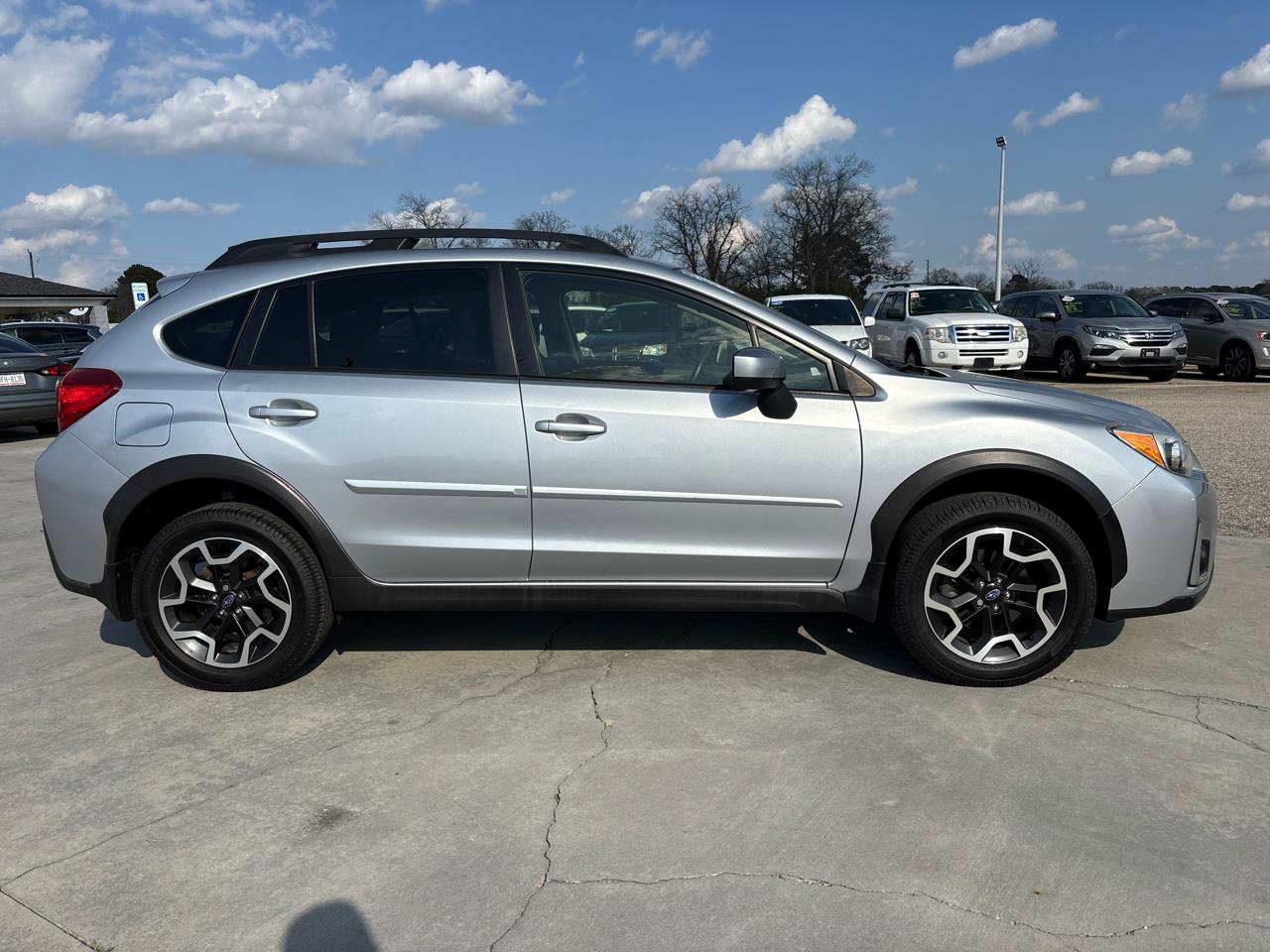 Used 2016 Subaru Crosstrek 2.0i Premium AWD/4WD image 3