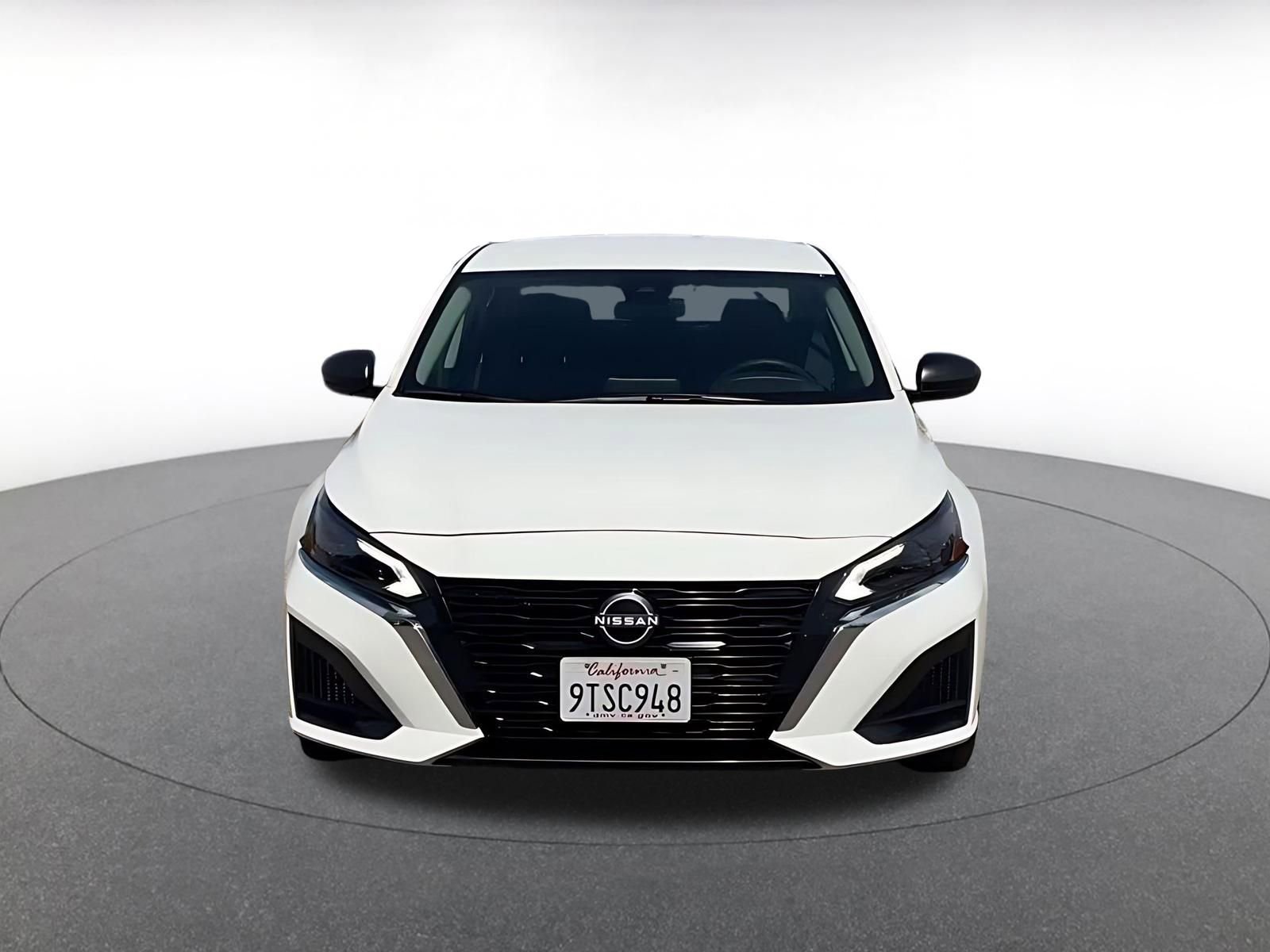 Used 2025 Nissan Altima 2.5 SV FWD image 3