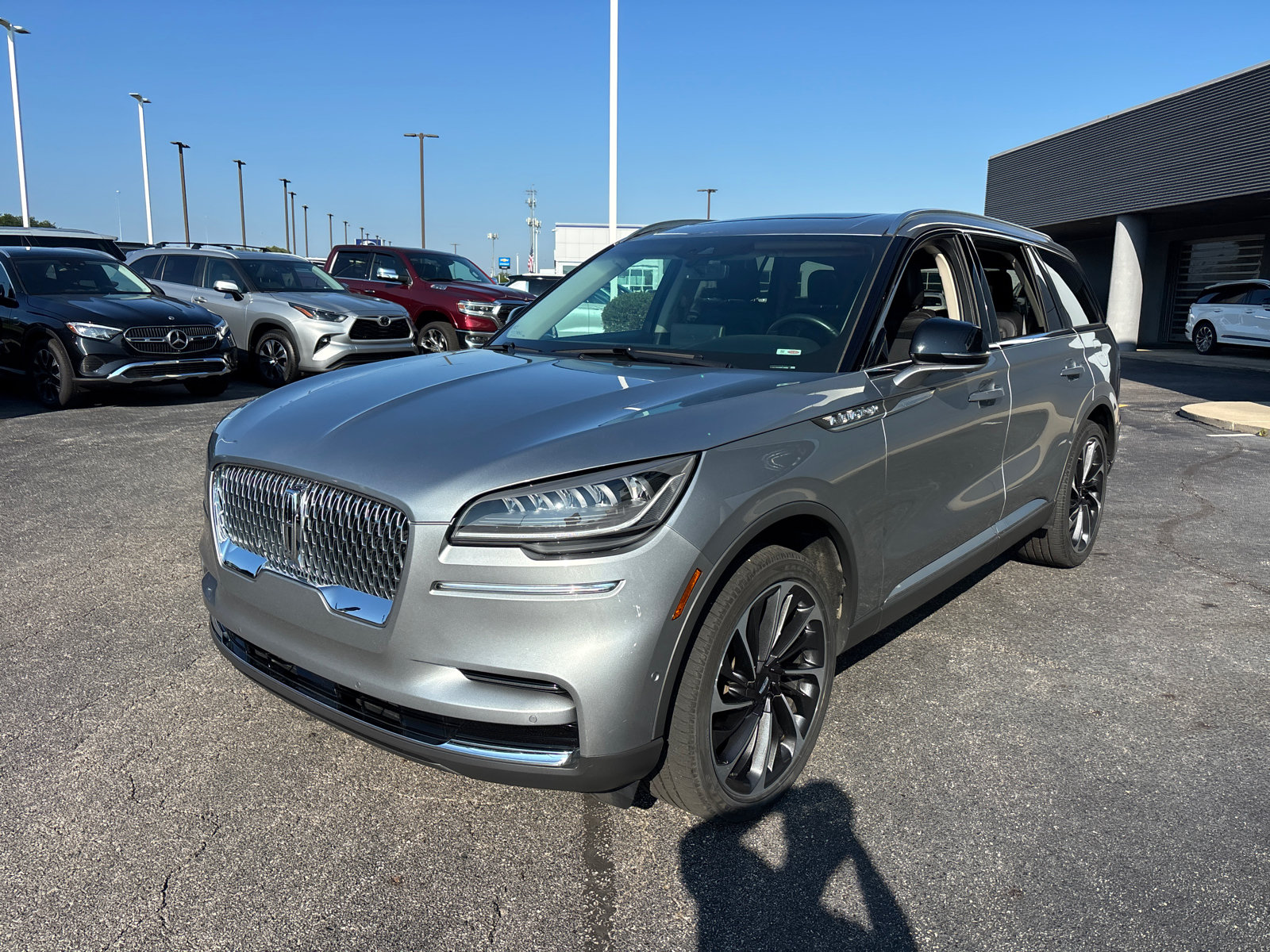 Certified 2024 Lincoln Aviator Reserve w/ Equipment Group 201A AWD/4WD image 3