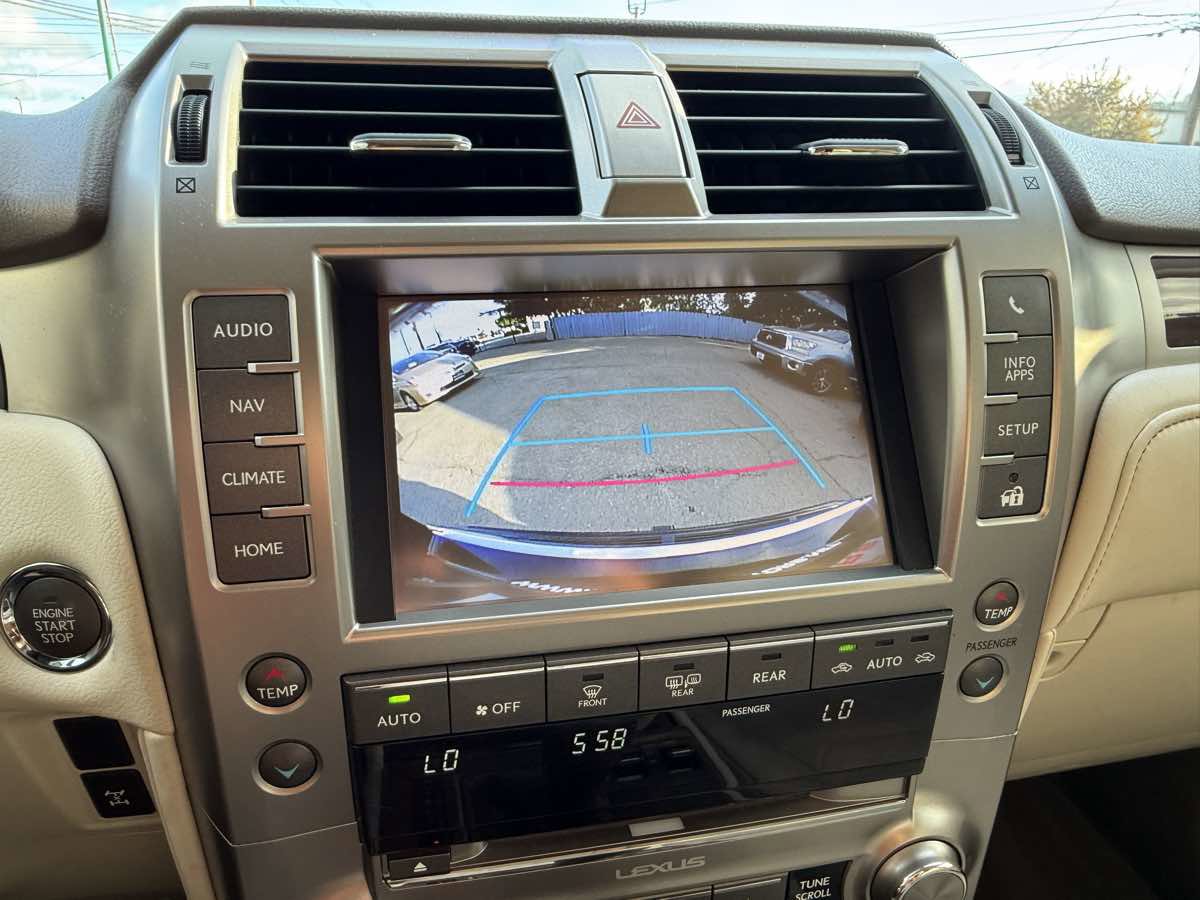 Used 2017 Lexus GX 460 image 29