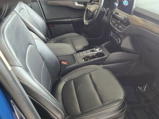 Used 2020 Ford Escape Titanium w/ Titanium Premium Package 2.0 image 4