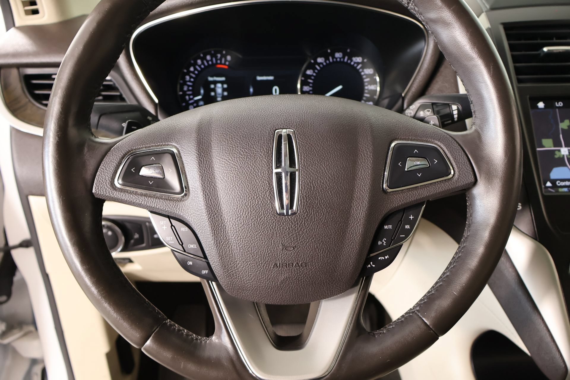 Used 2019 Lincoln MKC Reserve w/ MKC Climate Package FWD image 3