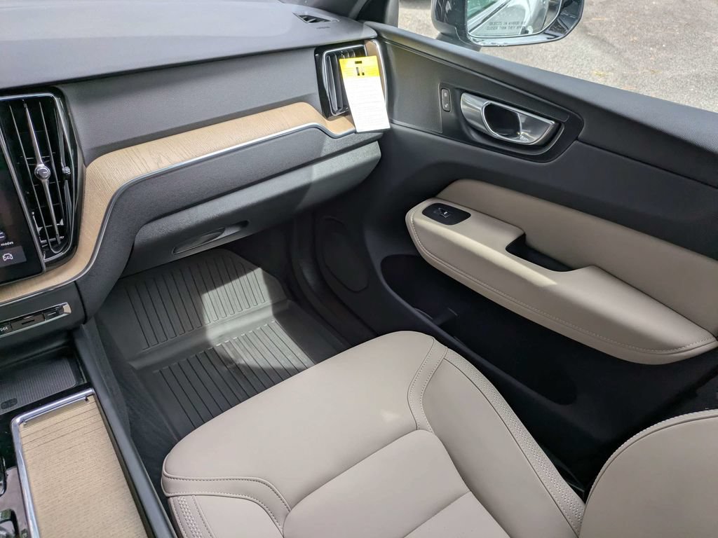 New 2026 Volvo XC60 T8 Plus w/ Protection Package Premier AWD/4WD image 17