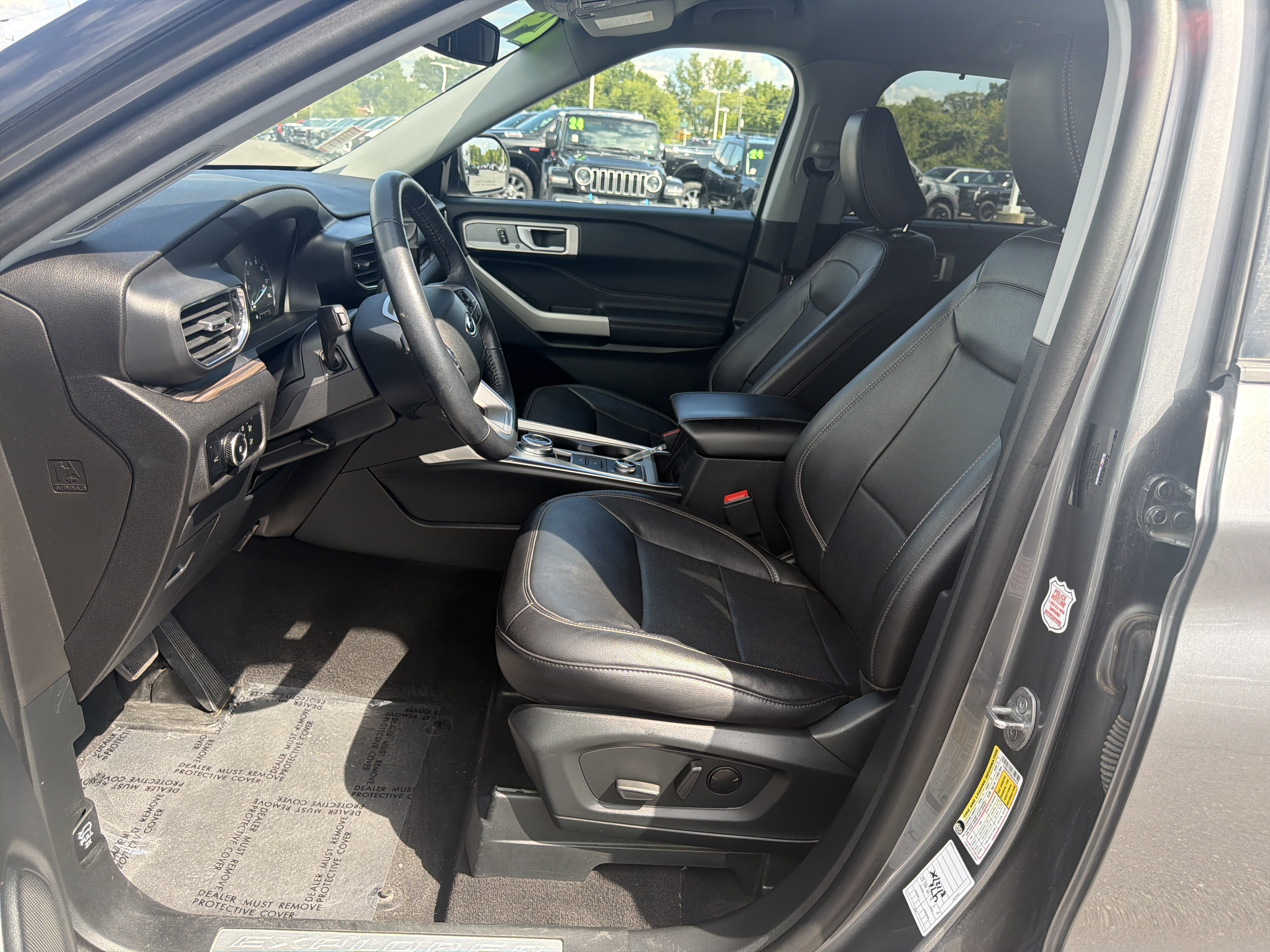 Used 2024 Ford Explorer Limited AWD/4WD image 12