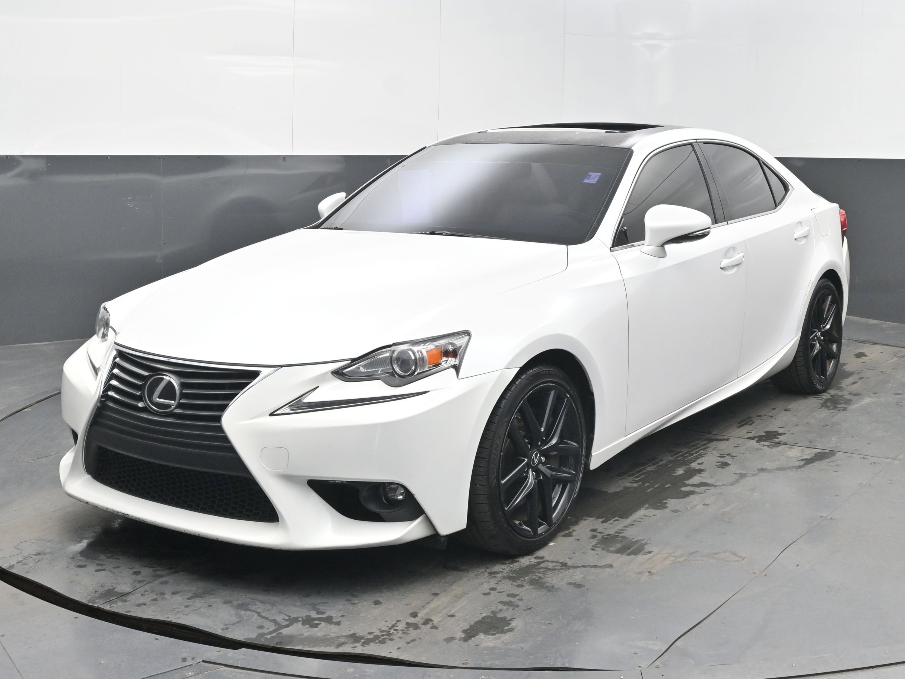 Used 2016 Lexus IS 200t image 4