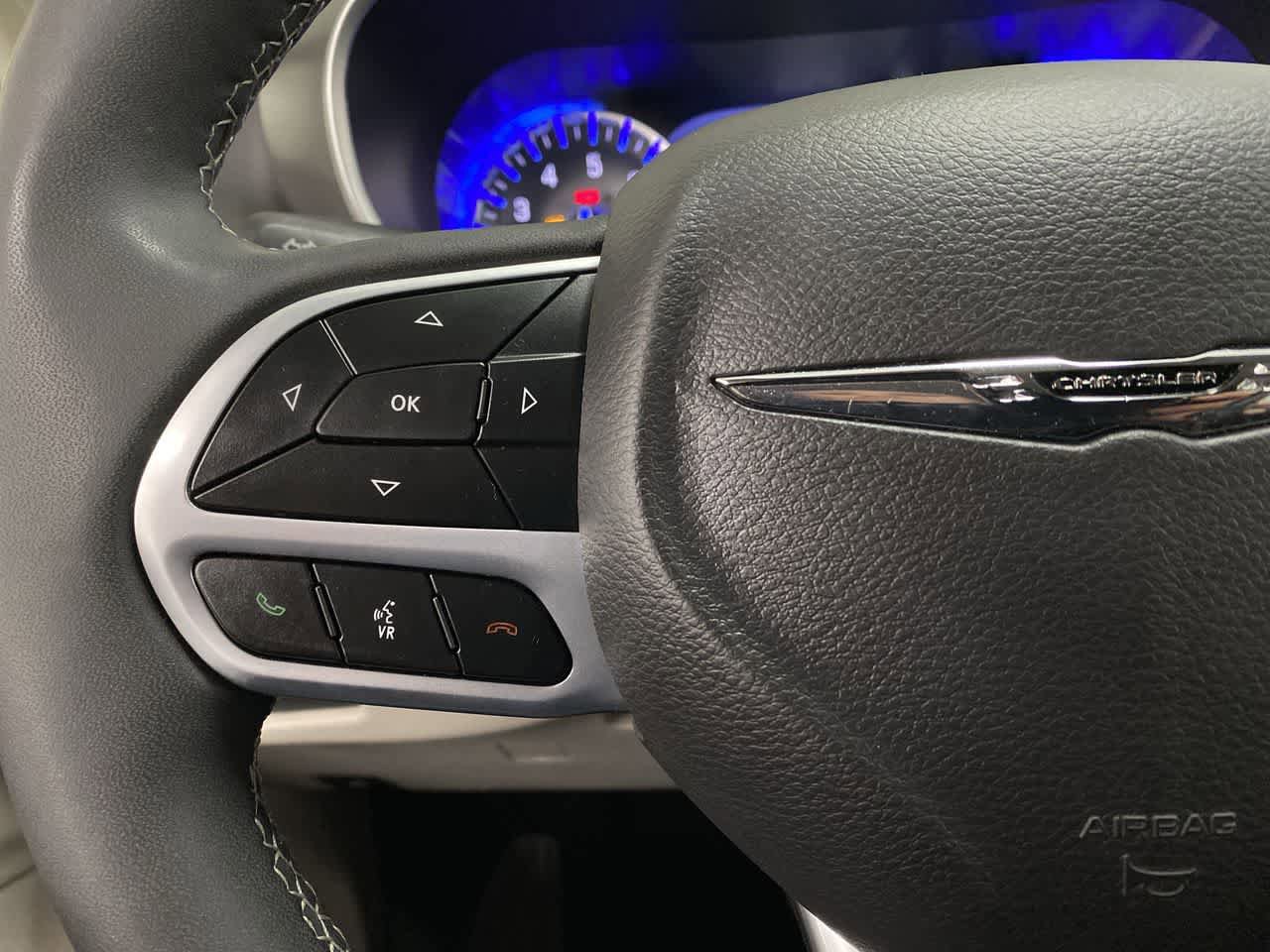 Used 2024 Chrysler Pacifica Touring-L FWD image 20
