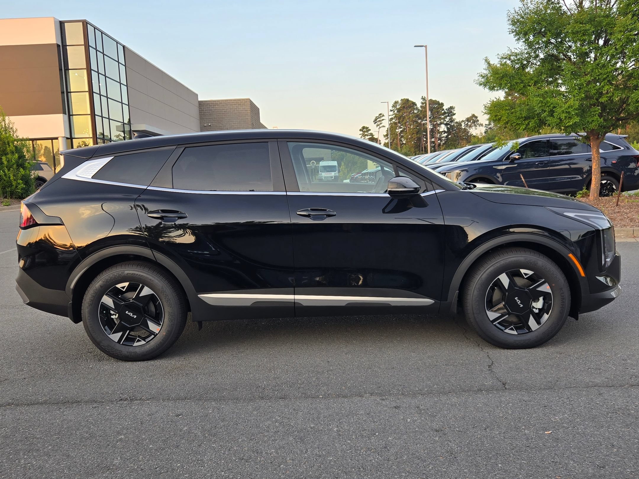 New 2026 Kia Sportage LX w/ LX Convenience Package FWD image 8