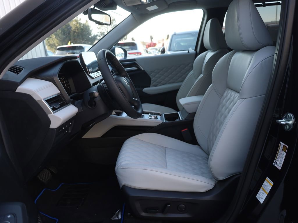 New 2025 Mitsubishi Outlander SEL image 32
