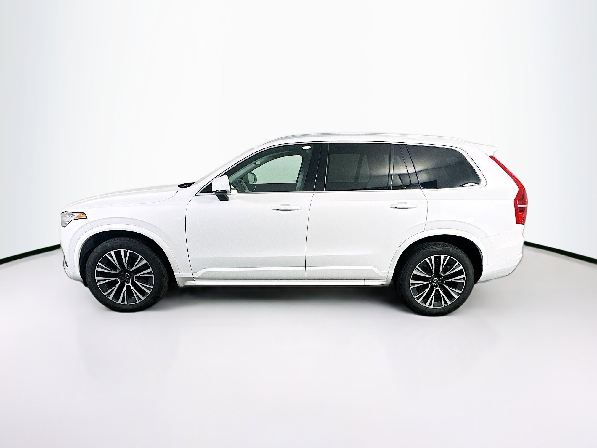 Used 2020 Volvo XC90 T5 Momentum FWD image 4
