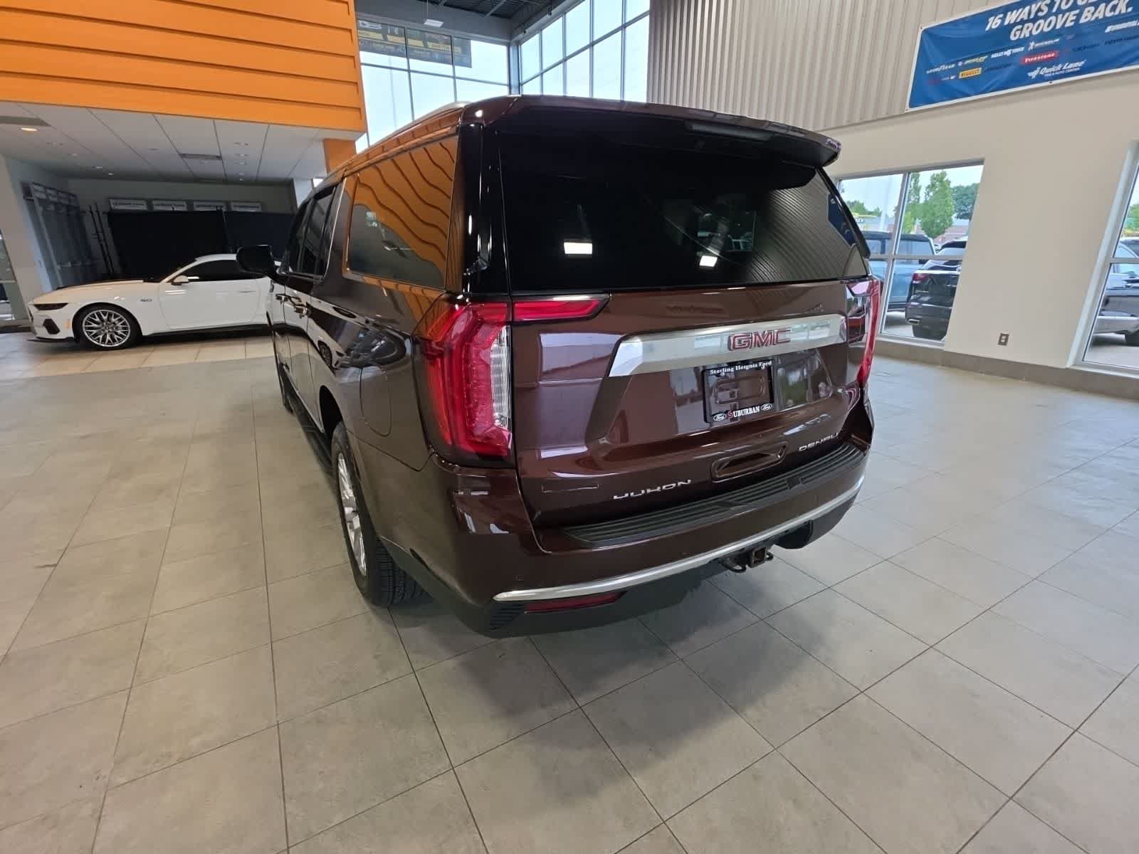 Used 2023 GMC Yukon XL Denali AWD/4WD image 11