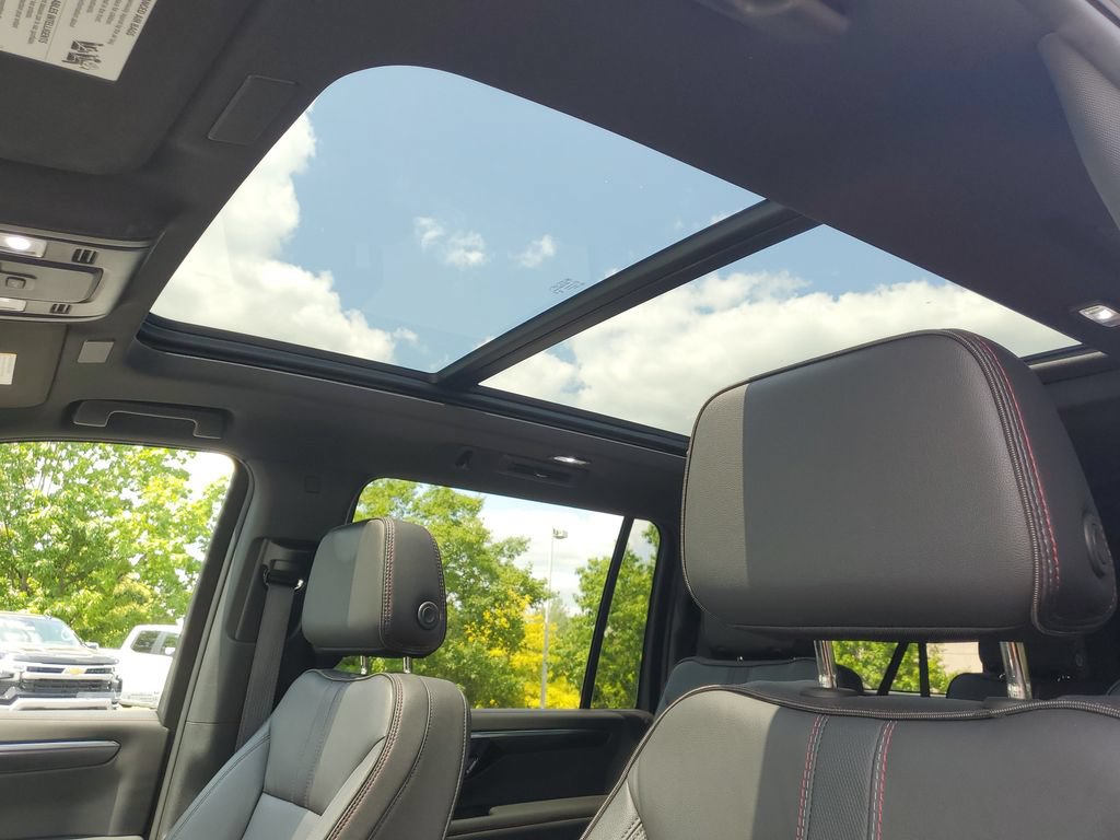 Certified 2025 Chevrolet Suburban RST w/ RST Capability Package AWD/4WD image 7