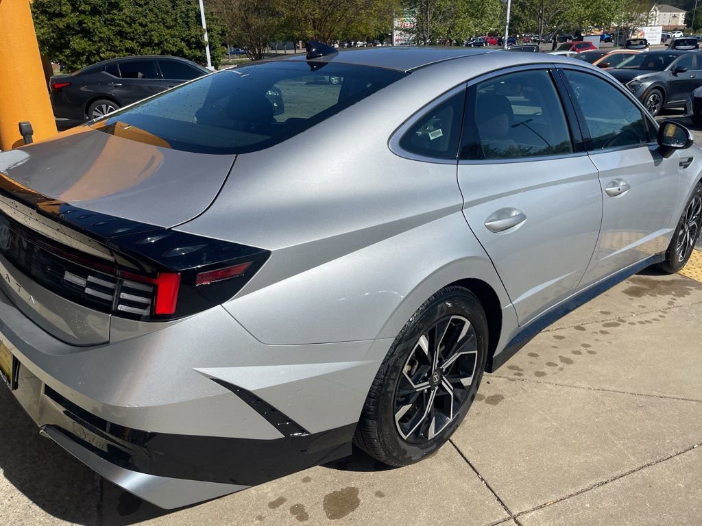 Used 2025 Hyundai Sonata SEL FWD image 4