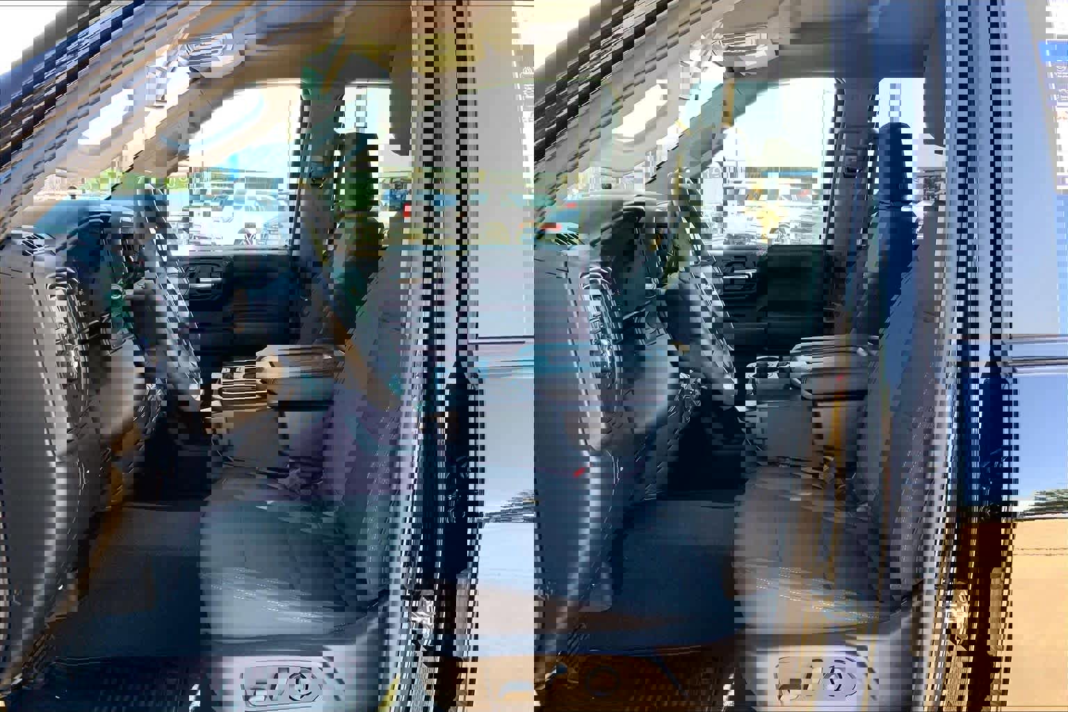 Used 2025 Chevrolet Silverado 2500 Custom w/ Custom Value Package image 8