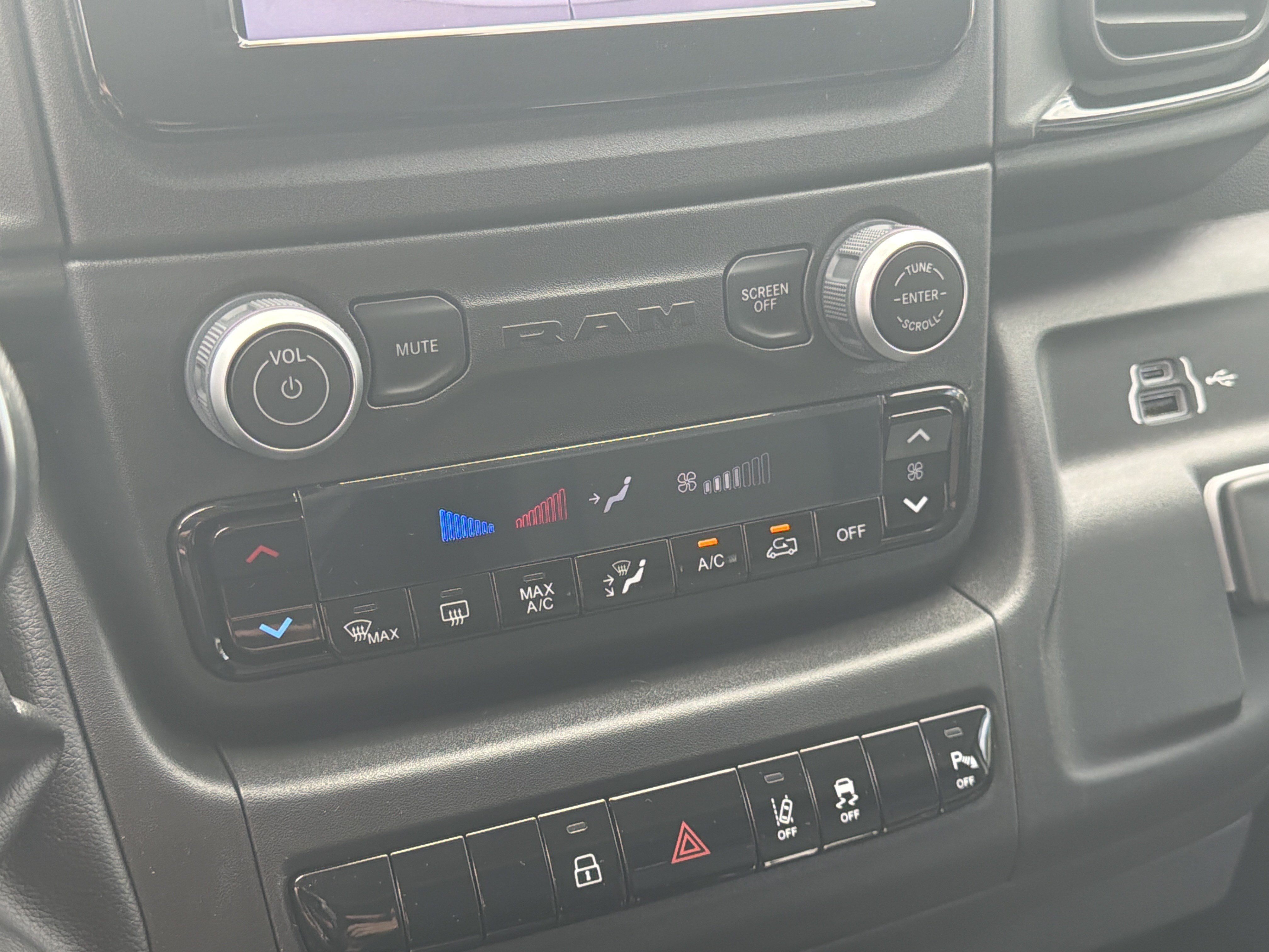 New 2026 RAM ProMaster 1500 w/ Safety Group FWD image 29