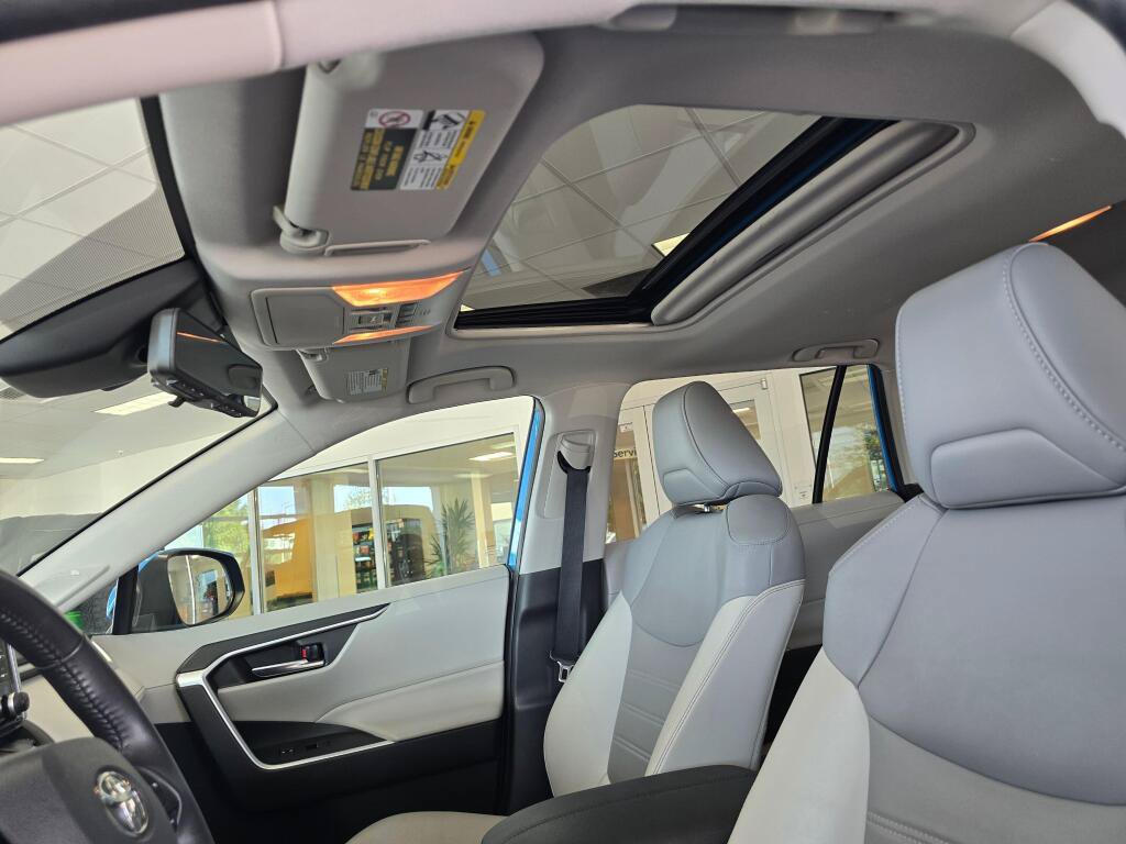 Used 2019 Toyota RAV4 XLE Premium AWD/4WD image 20