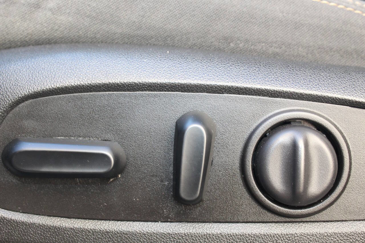 Used 2020 GMC Terrain SLE w/ Driver Convenience Package image 12