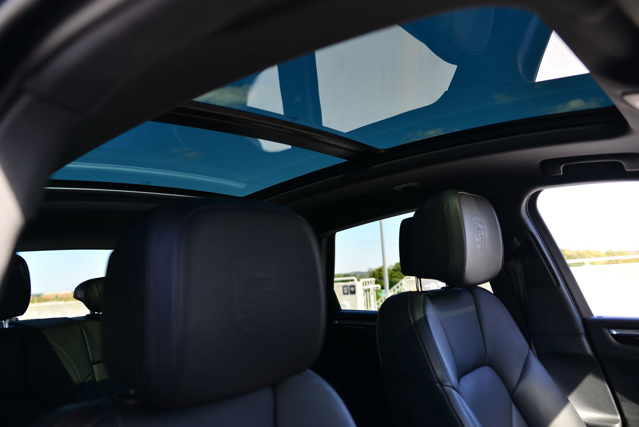 Certified 2025 Porsche Macan image 16