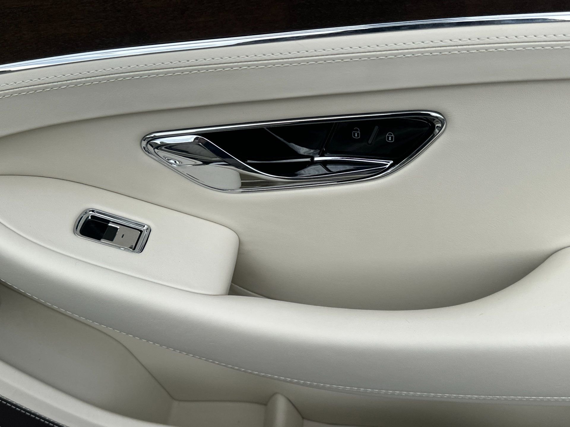 New 2026 Bentley Continental GTC AWD/4WD image 17