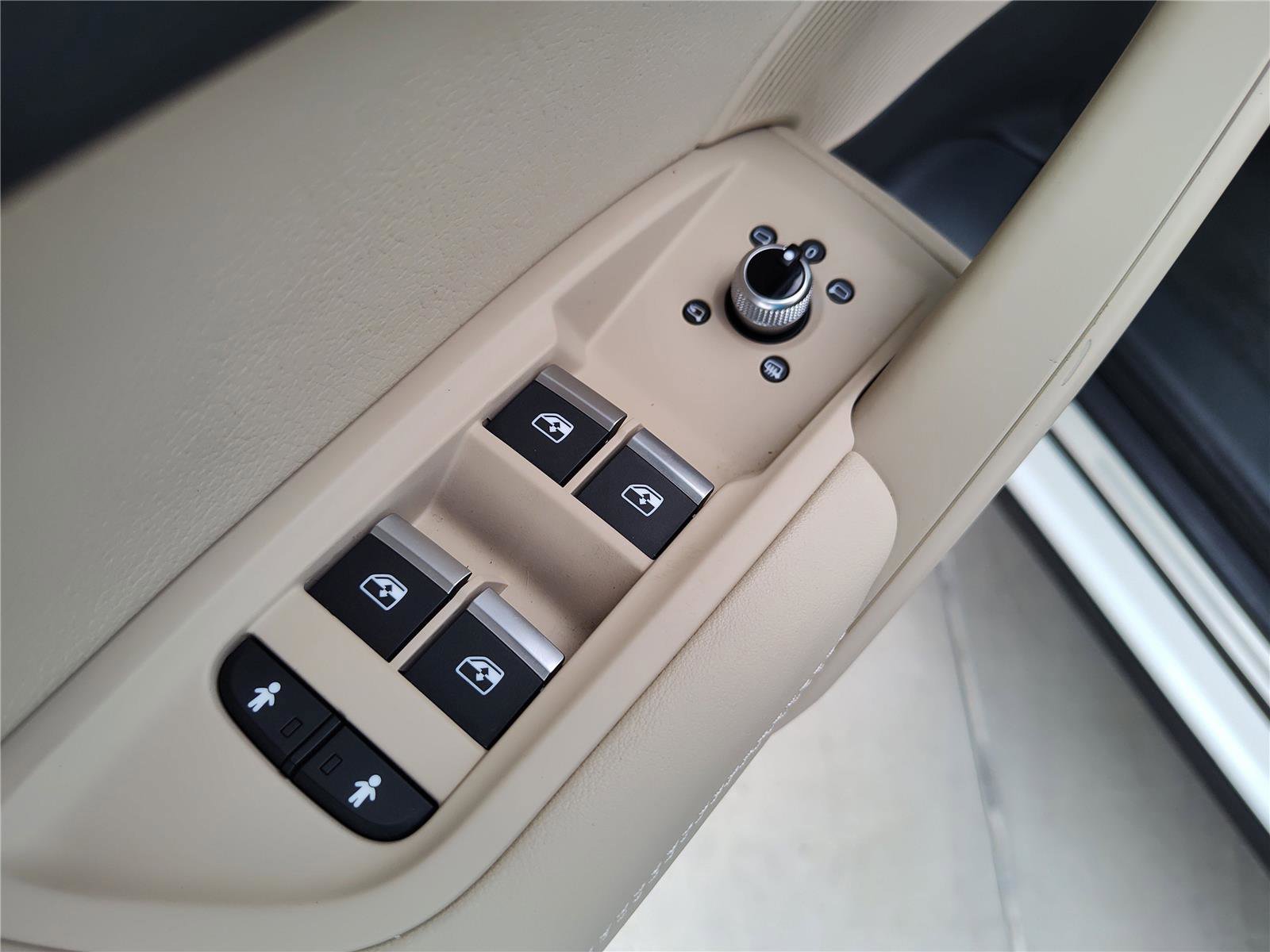 Used 2019 Audi Q5 Prestige w/ Prestige Package image 16