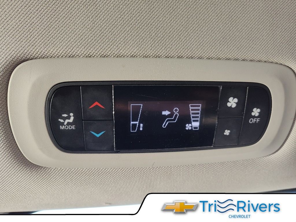 Used 2023 Chrysler Voyager LX image 15