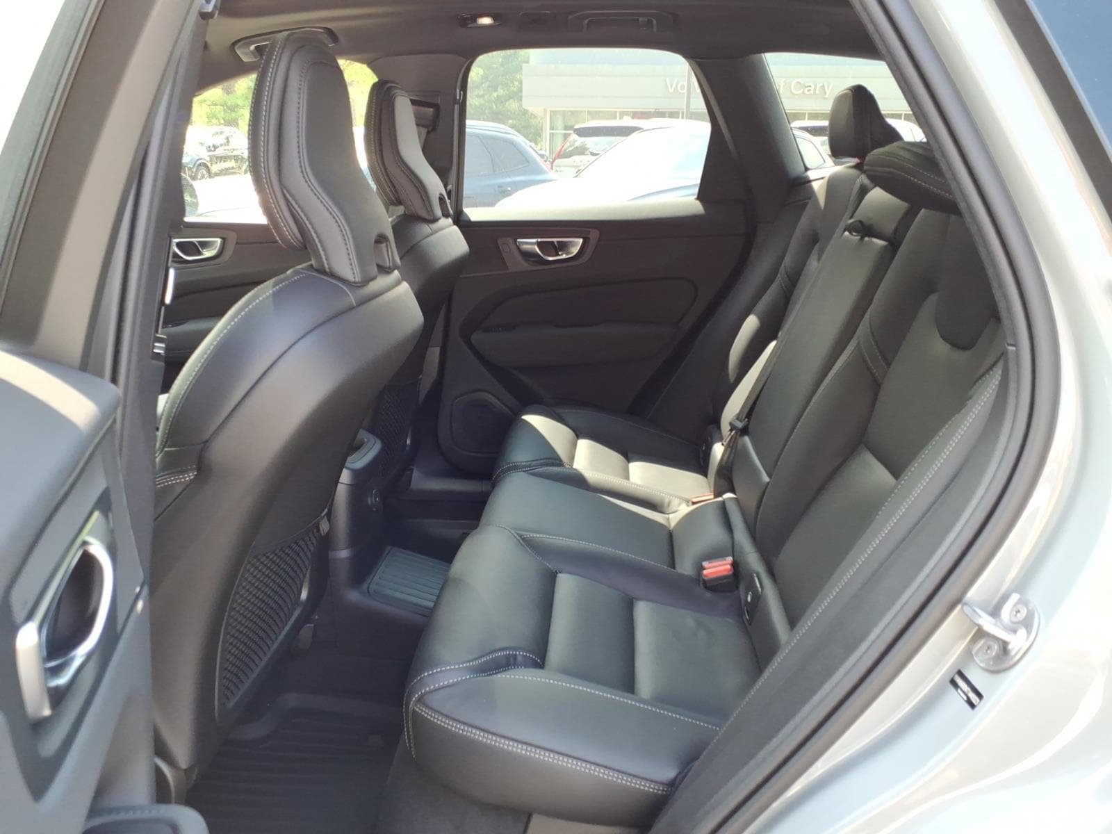 New 2026 Volvo XC60 T8 Ultra w/ Climate Package AWD/4WD image 8