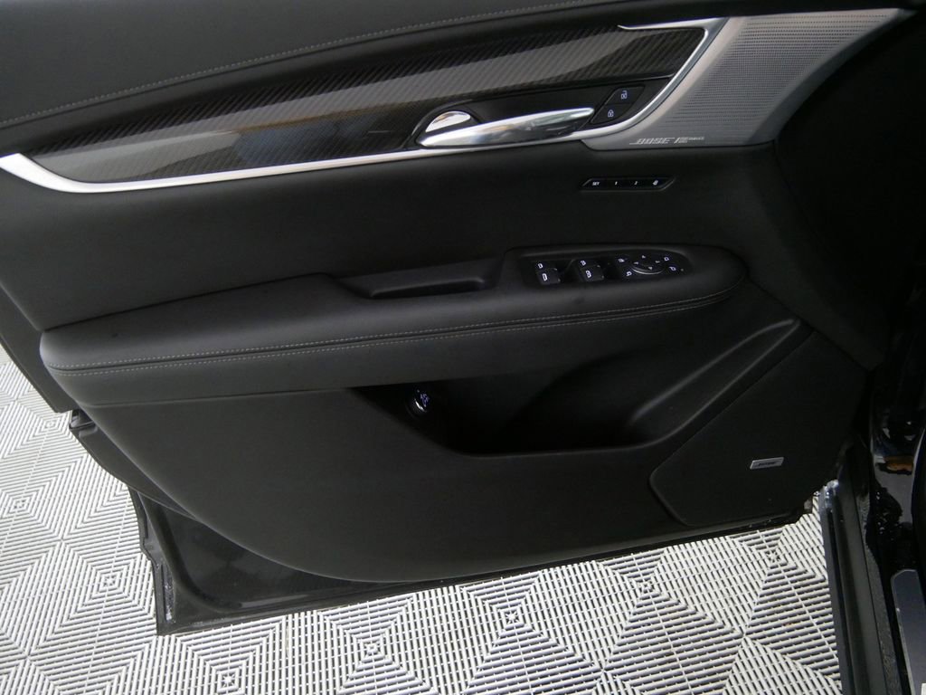 Used 2023 Cadillac XT6 Sport image 13
