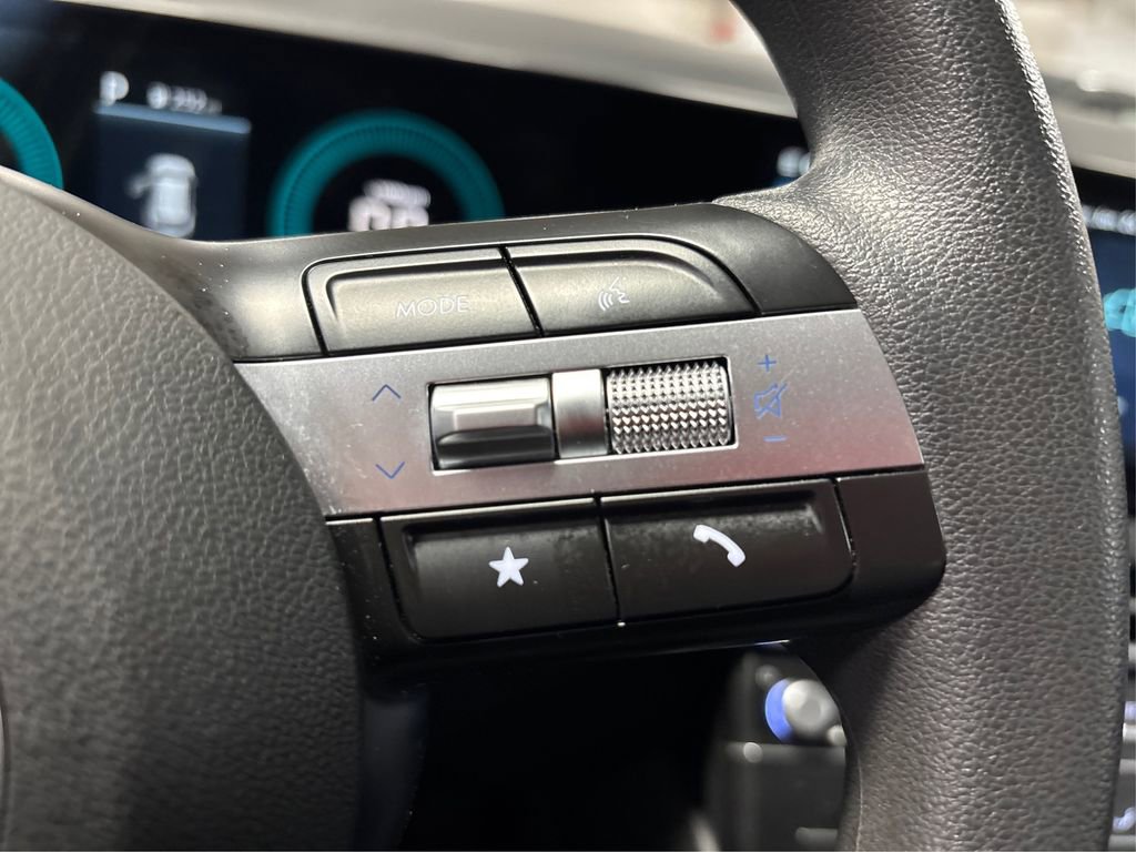 Certified 2025 Hyundai Tucson SE image 28