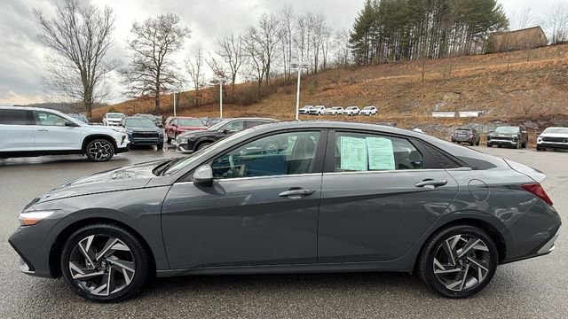 Used 2025 Hyundai Elantra SEL FWD image 7