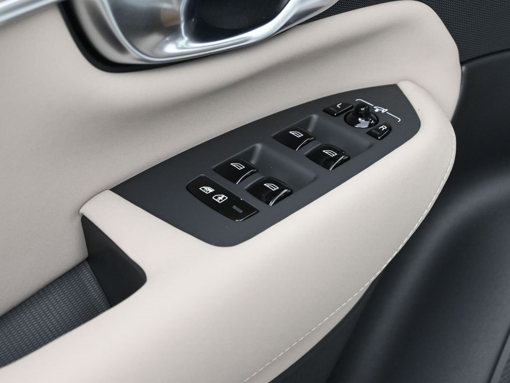 New 2026 Volvo XC90 B6 Plus w/ Protection Package Premier image 11