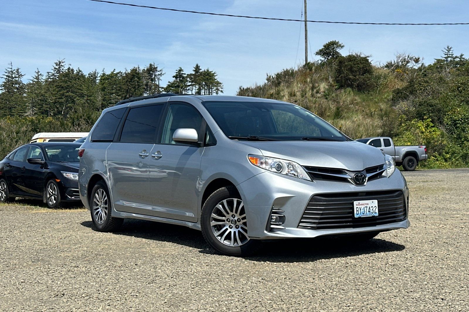 Used 2019 Toyota Sienna XLE w/ XLE Navigation Package FWD video 2