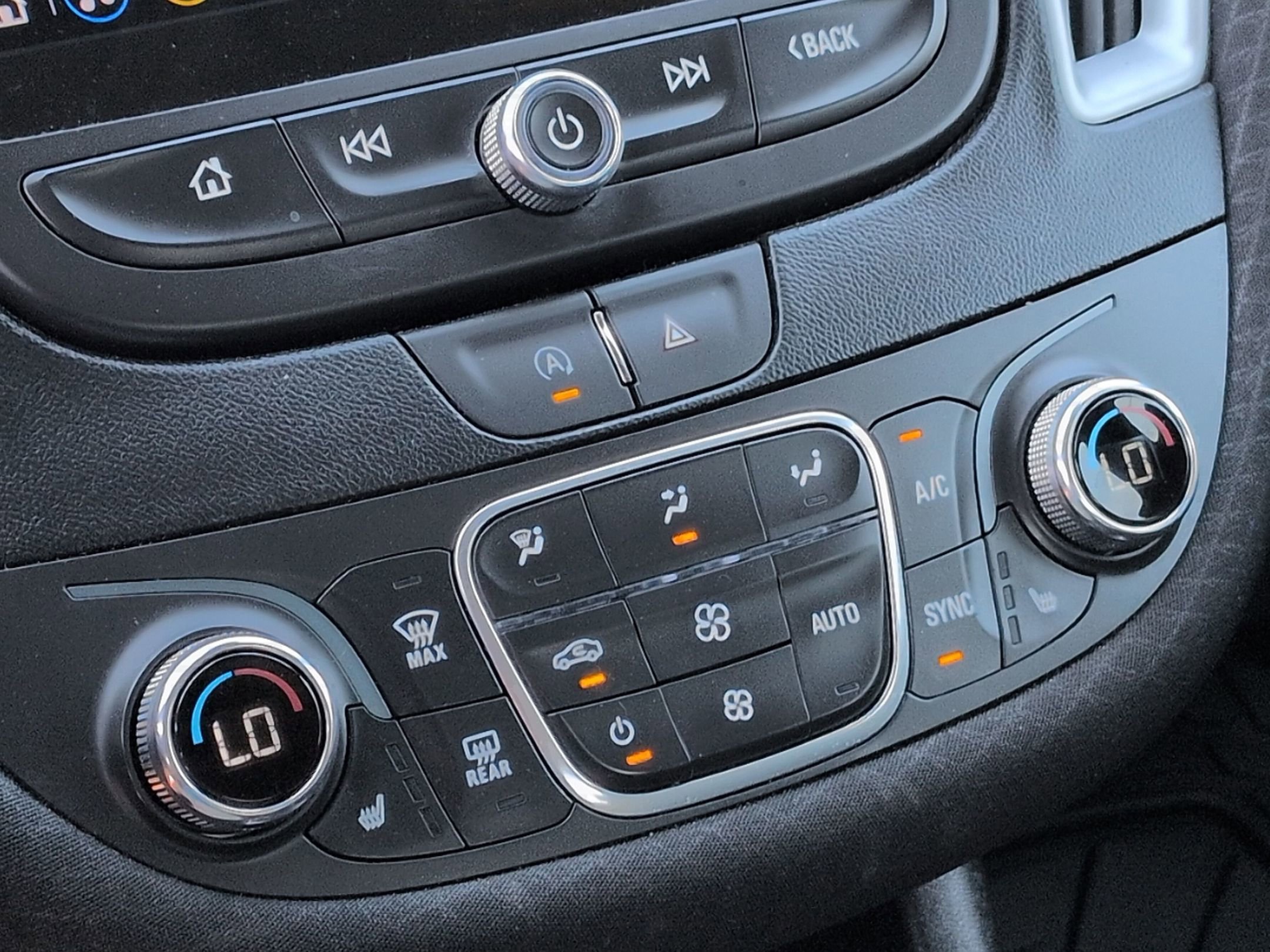 Used 2024 Chevrolet Malibu LT image 25