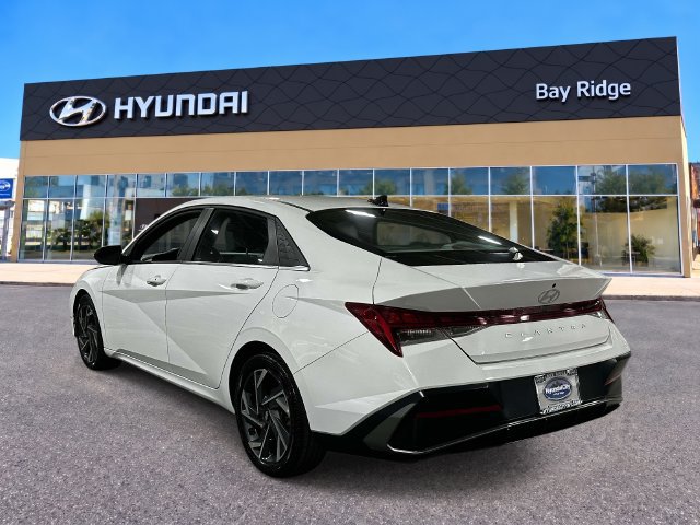 Used 2025 Hyundai Elantra SEL FWD image 7