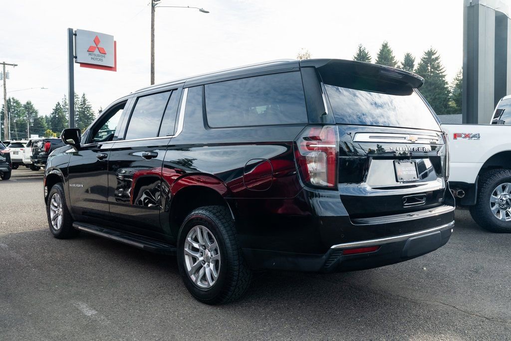 Used 2021 Chevrolet Suburban LT AWD/4WD image 4
