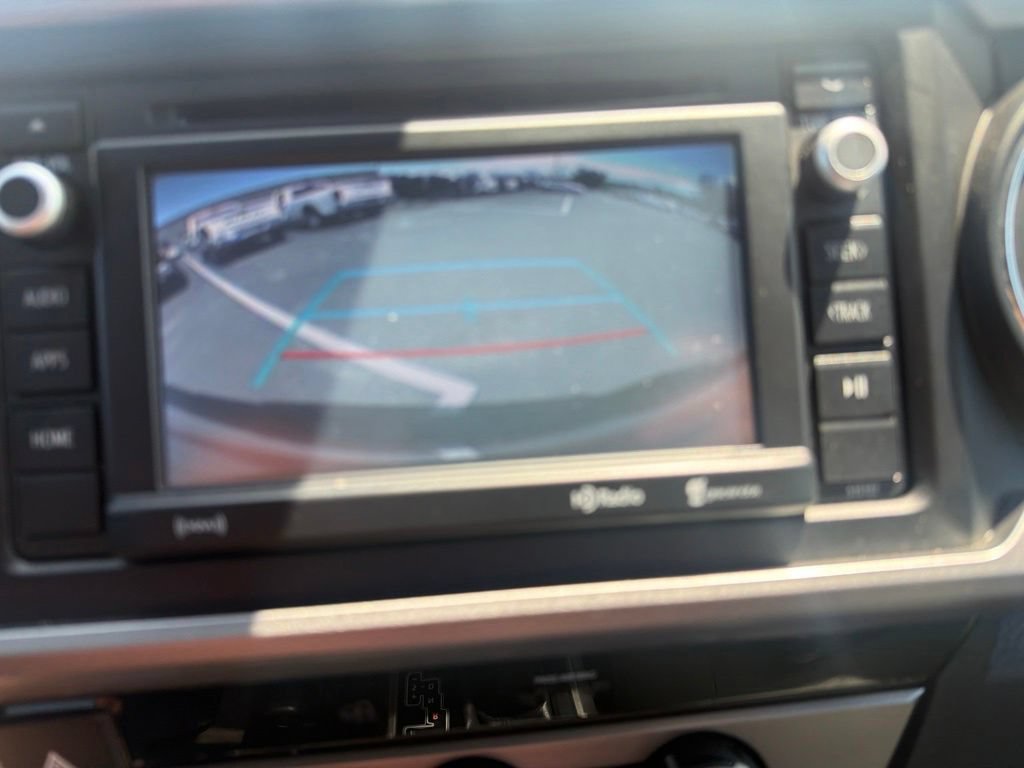 Used 2018 Toyota Tacoma SR5 AWD/4WD image 16