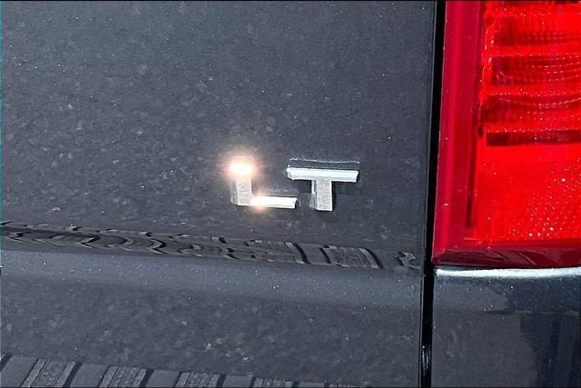Used 2022 Chevrolet Silverado 1500 LT AWD/4WD image 32